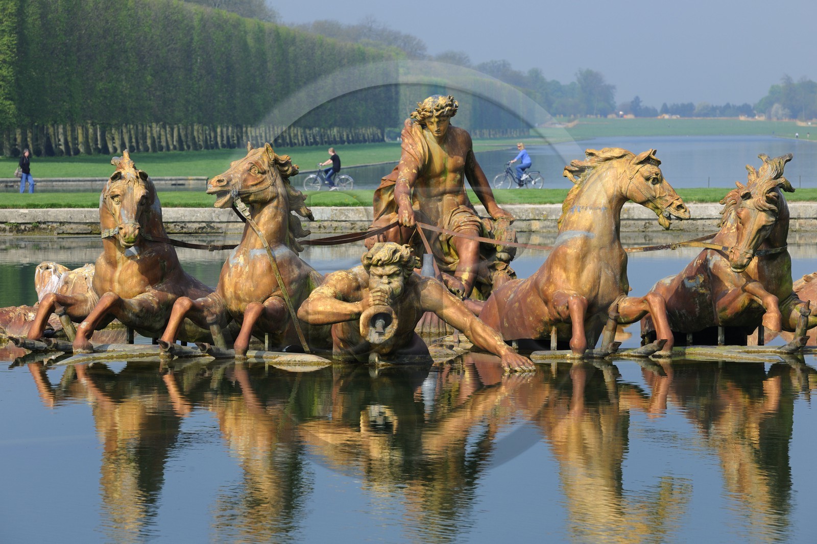 France, Yvelines (78), parc du château de Versailles, classé Patrimoine Mondial de l'UNESCO, le bassin d' Apollon et le Grand Canal