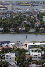 Islande, Reykjavik, église libre d'Islande Frikirkja au bord du lac Tjörnin