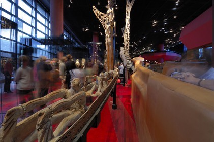France, Paris (75), le musée des Arts Premiers, musée du quai Branly, pirogue Wuramon de Papouasie Nouvelle-Guinée