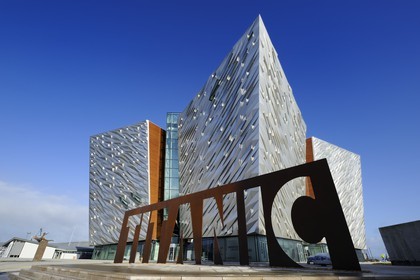 Royaume-Uni, Irlande du Nord, Belfast, quartier des docks de Queen's Island, le centre Titanic Belfast Experience