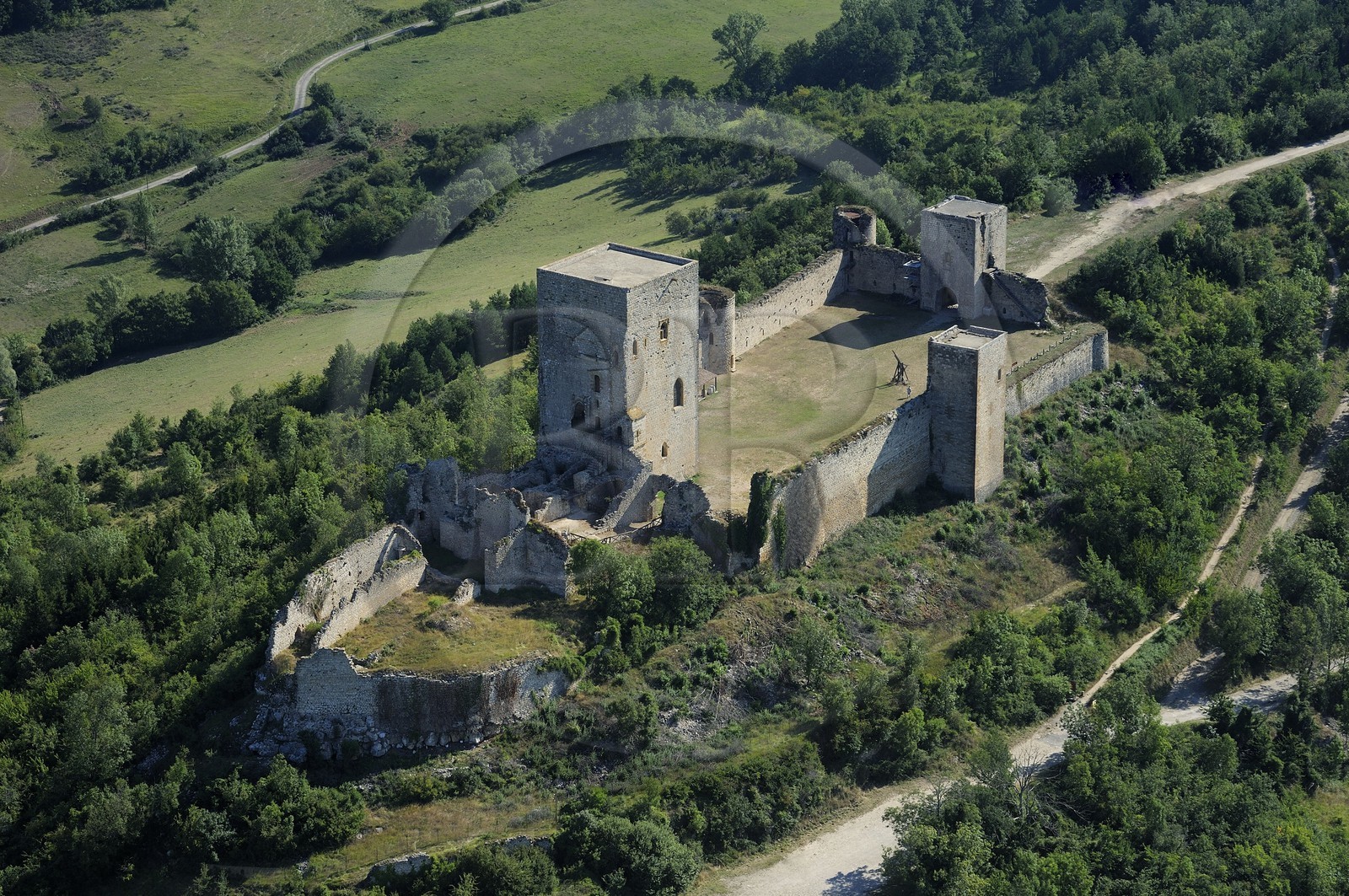 France, Aude (11), le château cathare de Puivert du XIIe siècle (vue aérienne)