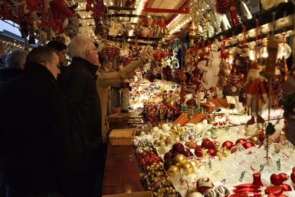 France, Bas-Rhin (67), Strasbourg, vieille ville classée Patrimoine Mondial de l'UNESCO, marché de Noël (Christkindelsmarik) de la place Broglie