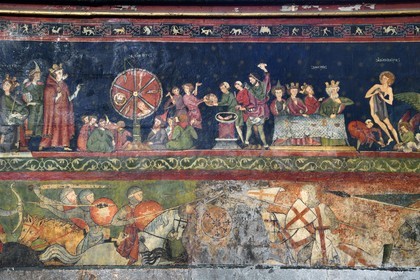 France, Puy-de-Dôme (63), Clermont-Ferrand, cathédrale Notre-Dame de l'Assomption du XIIIe siècle, chapelle Saint-Georges, scènes du martyre de saint Georges et, en dessous illustrant le miracle de Saint-Georges, un combat équestre où les croisés mettent en fuite les sarrasins