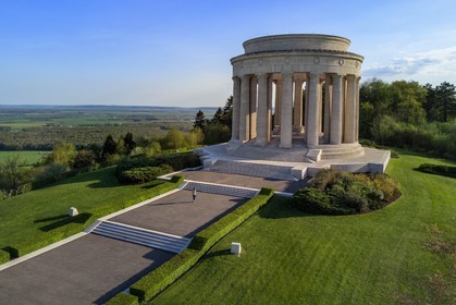 France, Meuse (55), Parc régional de Lorraine, Cotes de Meuse, monument américain de la Butte de Montsec commémorant les offensives menées par l'armée américaine sur le saillant de Saint-Mihiel lors de la Première Guerre mondiale (vue aérienne)