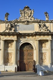 France, Var (83), Toulon, musée national de la Marine, la porte de l'Arsenal construite en 1738 et déplacée pour devenir l'entrée du musée