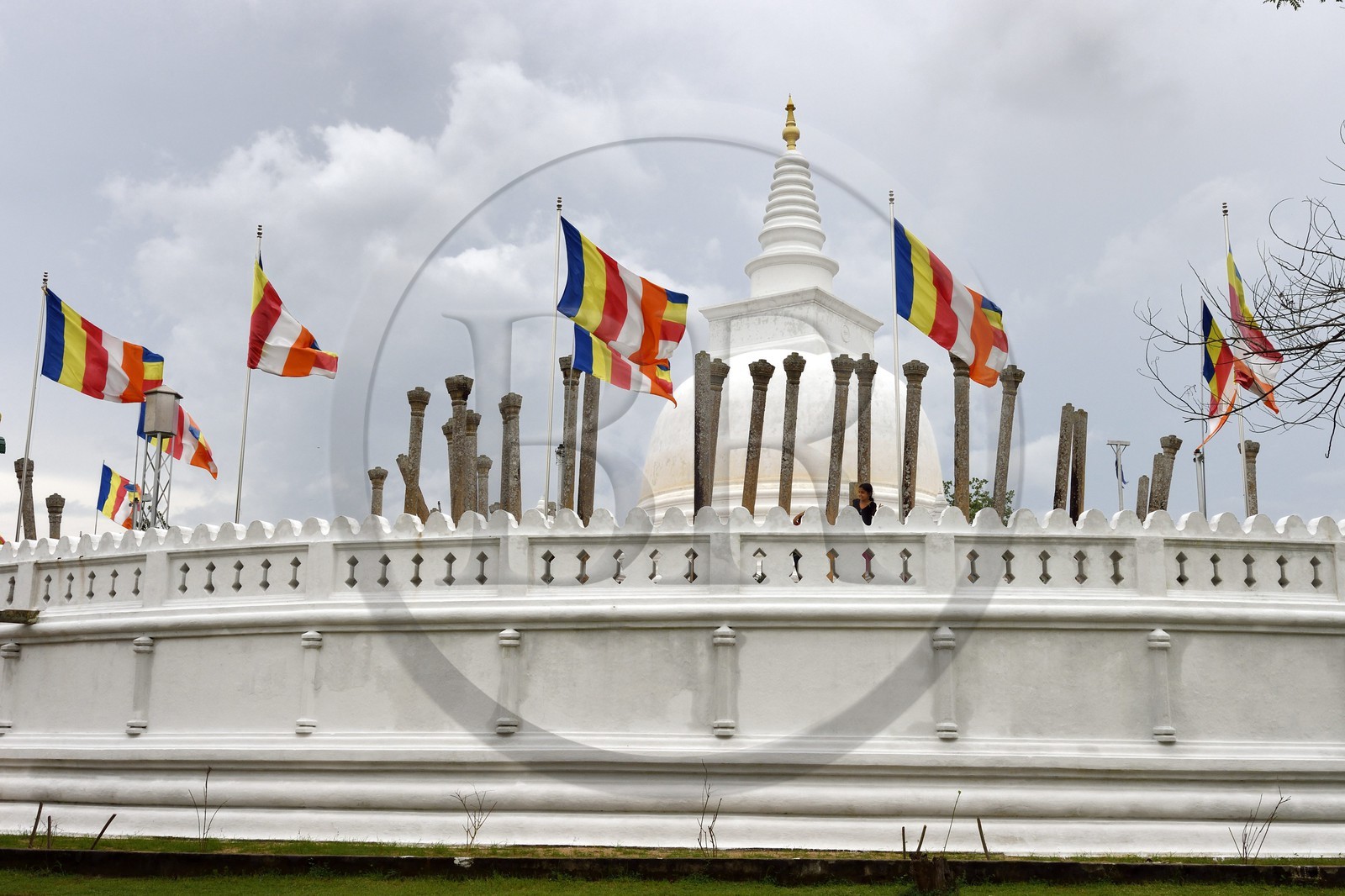 Sri Lanka, province du Centre-Nord, site d'Anuradhapura classé Patrimoine Mondial de l'UNESCO, capitale du Sri Lanka au IIIe siècle avant JC, le lieu sacré de vénération bouddhiste Dagoba de Thuparama