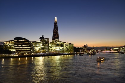 Royaume-Uni, Londres, district de Southwark, quartier de London Bridge, l'hotel de ville de l'architecte Norman Foster, More London Development et la Shard London Bridge Tower de l'architecte Renzo Piano, la plus grande tour de Londres