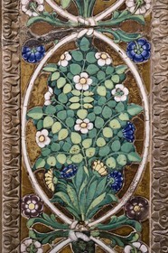 Italie, Toscane, Florence, centre historique classé Patrimoine Mondial de l'UNESCO, basilique Santa Trinita (Basilica di Santa Trinita), détail d'une céramique par Luca Della Robbia du Monument à Benozzo Federighi (XVème siècle)