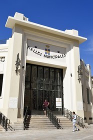 France, Var (83), Toulon, les anciennes halles municipales dans le style Art-déco transformées en halles gourmandes