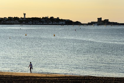 France, Pyrénées-Atlantiques (64), Pays-Basque, Saint-Jean-de-Luz, la plage et le fort de Socoa construit sous Louis XIII remanié par Vauban à Ciboure