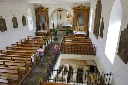 France, Haut-Rhin (68), Sundgau, Oltingue, église Saint-Martin-des-Champs, tombes et sarcophages du VIIIème siècle