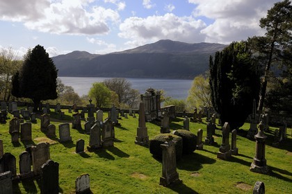 Royaume-Uni, Ecosse, région des Highlands, cimetière de Foyers dominant le Loch Ness
