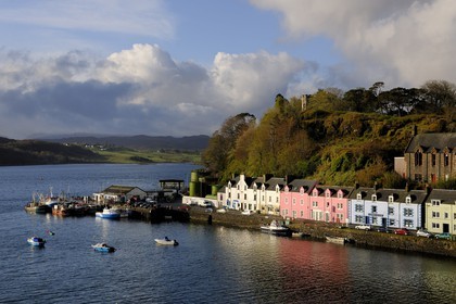 Royaume-Uni, Ecosse, région des Highlands, les Hébrides, île de Skye, le port de pêche de Portree