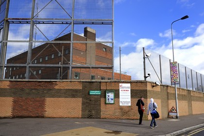 Royaume-Uni, Irlande du Nord, Belfast, commissariat fortifié pour faire face aux émeutes à l'angle de Groscernor road et Stanley street
