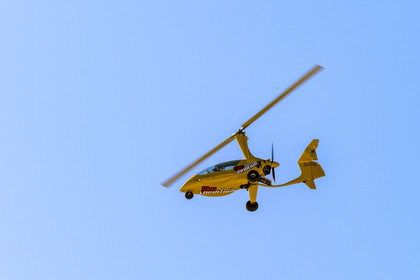 Portugal, Algarve, Parc Naturel de la Ria Formosa, Tavira, autogire ou gyrocoptère fait partie de la famille des ULM (ultra léger motorisé)
