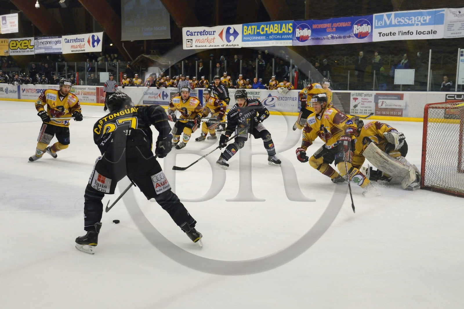 France, Haute-Savoie (74), Morzine, match de hockey sur glace du Hockey Club Morzine-Avoriaz appelé les Pingouins