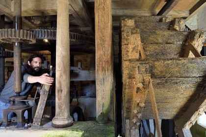 France, Charente (16), Bassac, moulin de Bassac, Cyprien Aoutin y fabrique farine, pains et pates à l’ancienne