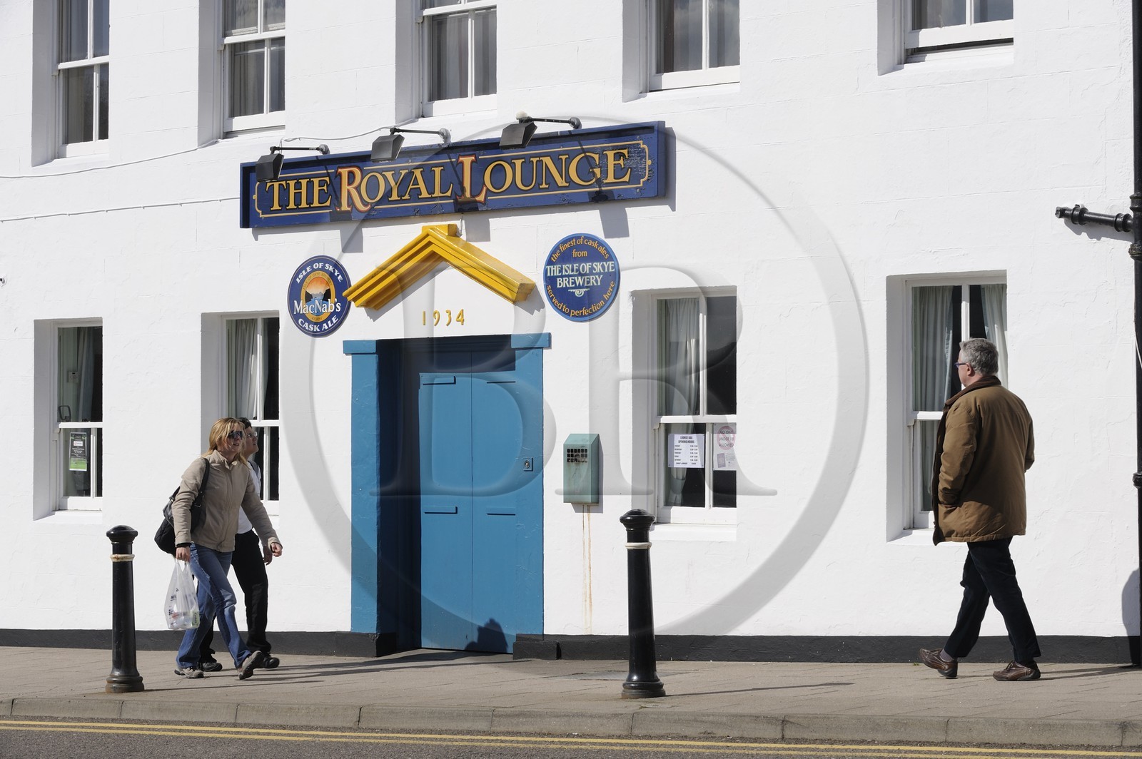 Royaume-Uni, Ecosse, région des Highlands, les Hébrides, île de Skye, port de Portree, un pub