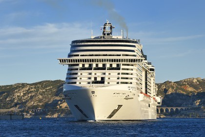 France, Bouches-du-Rhône (13), Marseille, bateau de croisière dans la Rade de Marseille