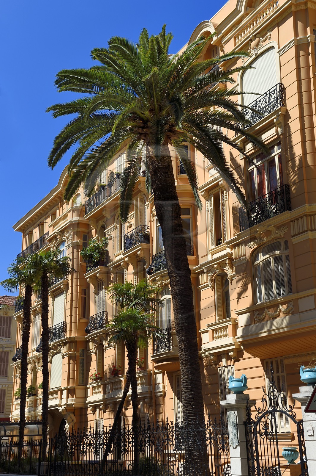 Principauté de Monaco, Monaco, quartier de la Condamine, rue Pr. Florestine, ancien Hotel des Etrangers qui était un des premiers de Monaco