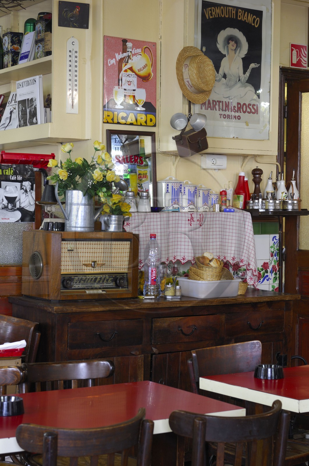 France, Paris (75), café et restaurant le Bar fleuri rue du Plateau