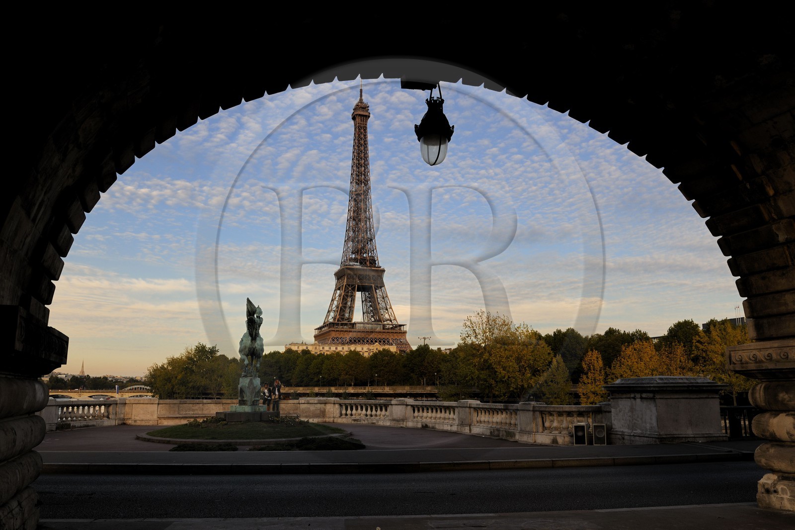 France, Paris (75), la Tour Eiffel et le pont de Bir-Hakeim