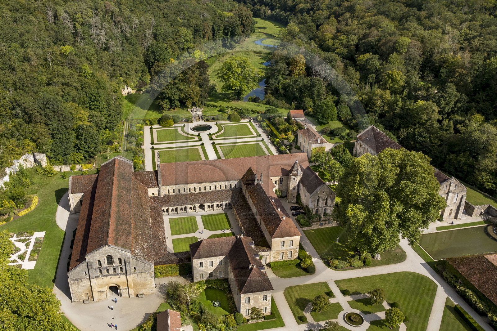 France, Côte-d'Or (21), Marmagne, l'abbaye cistercienne de Fontenay fondée en 1118, classée au Patrimoine Mondial de l'UNESCO (vue aérienne)