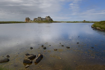 France, Côtes-d'Armor (22), Côte d'Ajoncs, Plougrescant, Anse de Pors Scaff, la petite maison de Castel Meur, toute représentation commerciale de cette maison est interdite