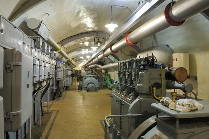 France, Bas-Rhin (67), Hunspach, la Ligne Maginot, le fort de Schoenenbourg, la centrale électrique, un des quatres groupes électrogènes à moteur diesel Sulzer