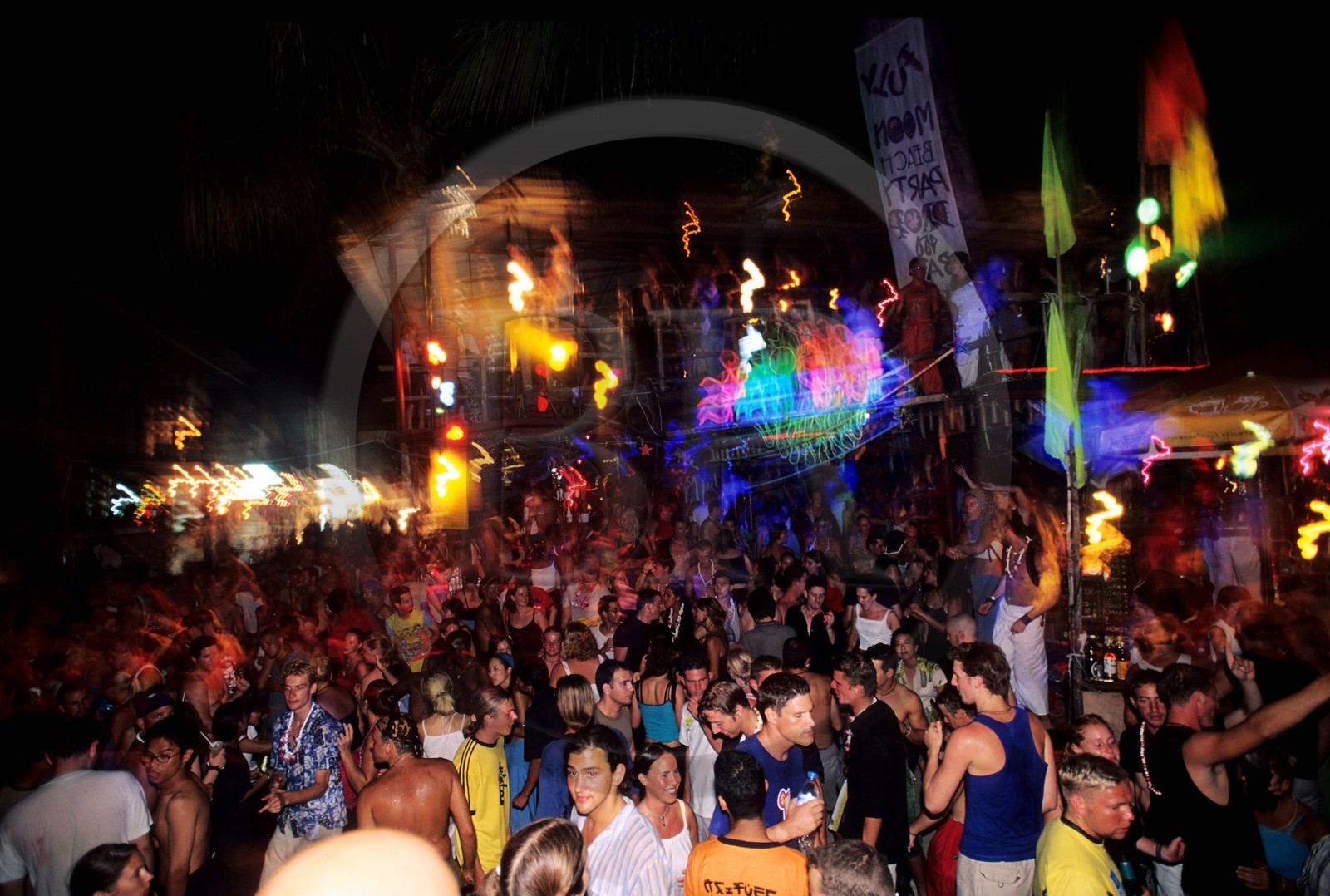 Thaïlande, Archipel îles Samui, Full Moon Party sur l' île de Koh Pha-Ngan, début de soirée sur la plage de Had Rin